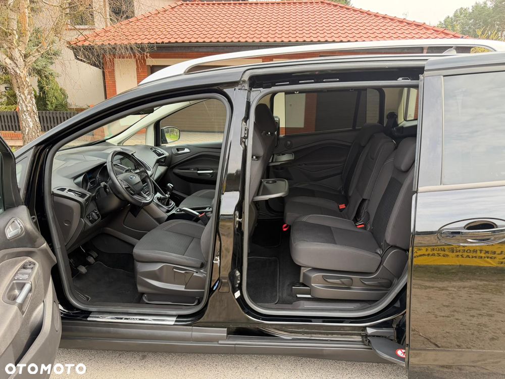 Ford Grand C-MAX - 17