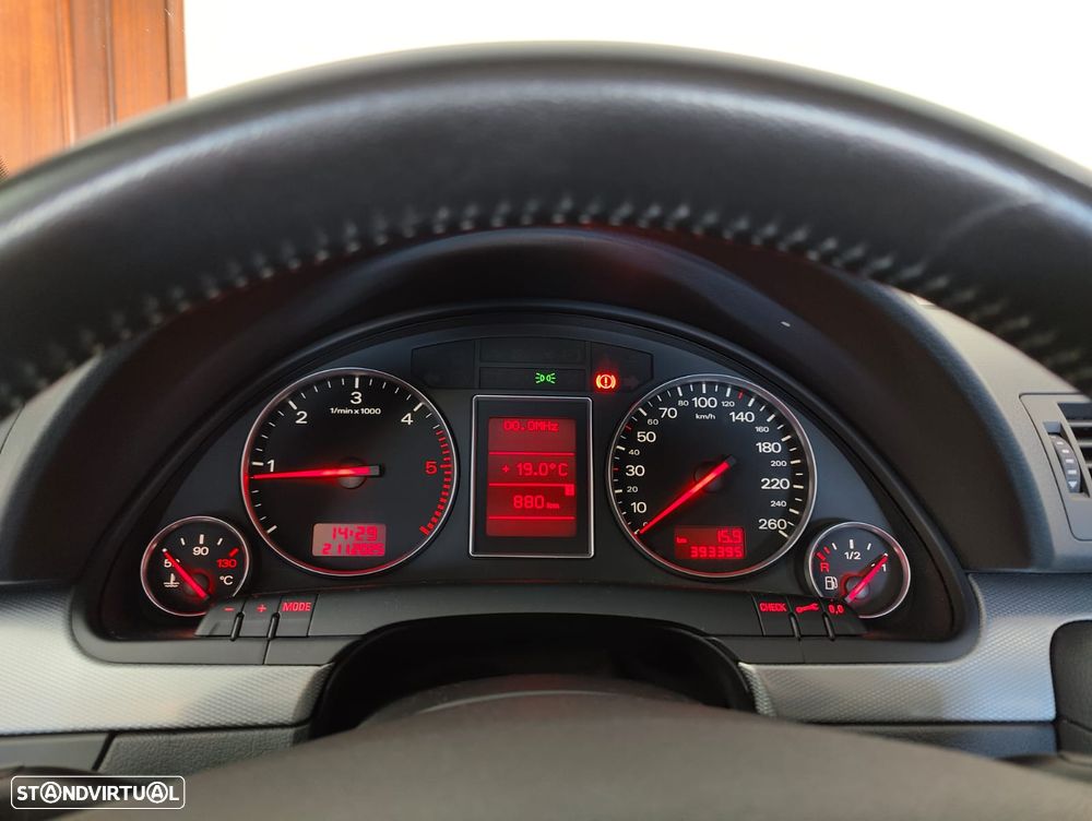 Audi A4 2.5 TDI quattro - 21