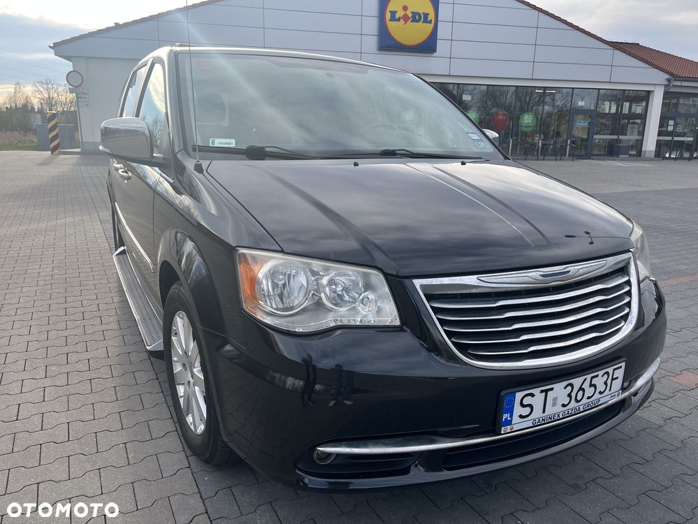 Chrysler Town & Country 3.6 Limited - 14