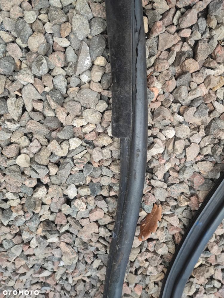 BMW E46 COUPE ORYGINALNE CZARNE USZCZELKI DRZWI LEWA / PRAWA ( USZCZELKA LEWA / PRAWA DRZWI )  PODGRZEWANE EUROPA O NR. 51 71 7 161 687 / 51 71 7 161 688 OEM - 26