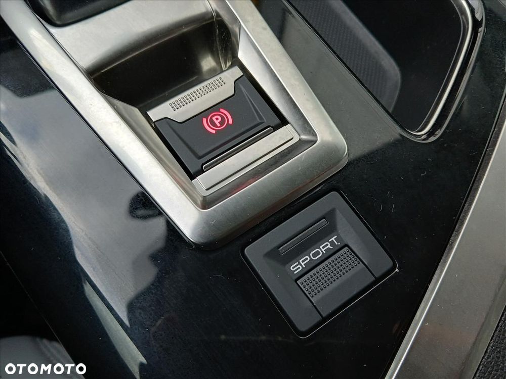 Peugeot 3008 1.6 PureTech GPF Allure S&S EAT8 - 18