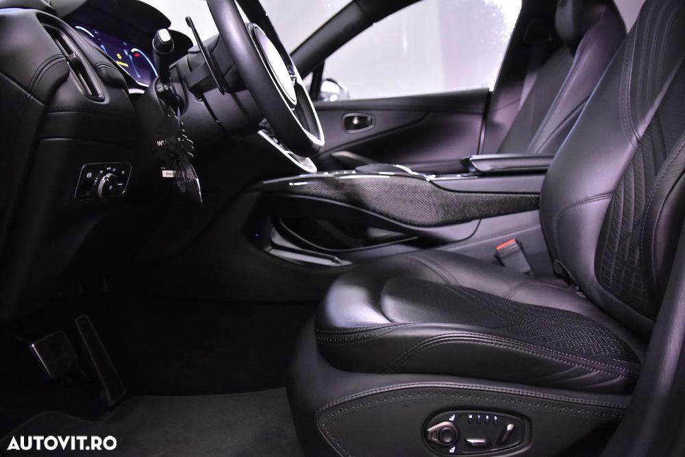 Aston Martin DBX - 26