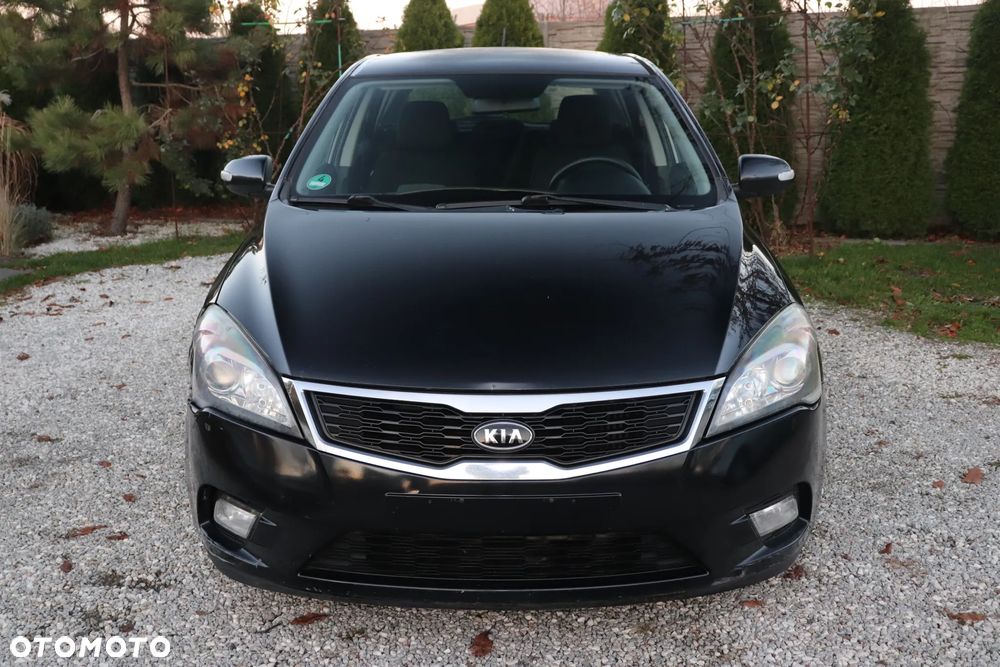Kia Ceed - 12