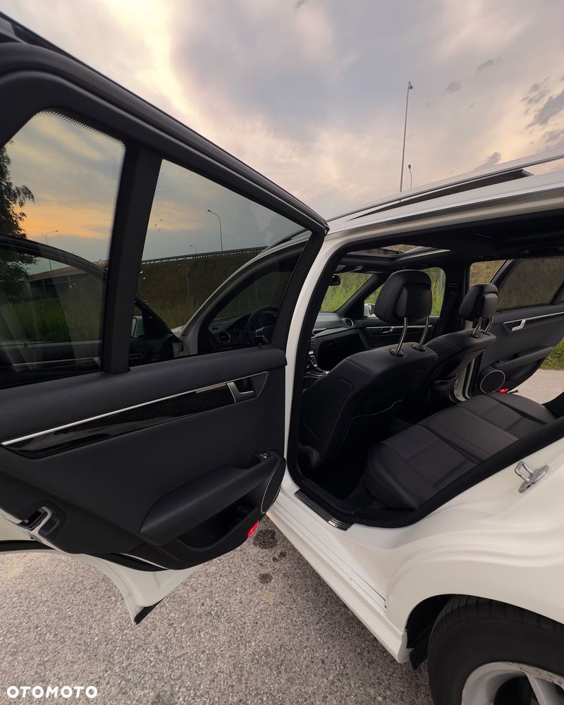 Mercedes-Benz Klasa C 220 CDI BlueEff 4-Matic Avantgarde - 25