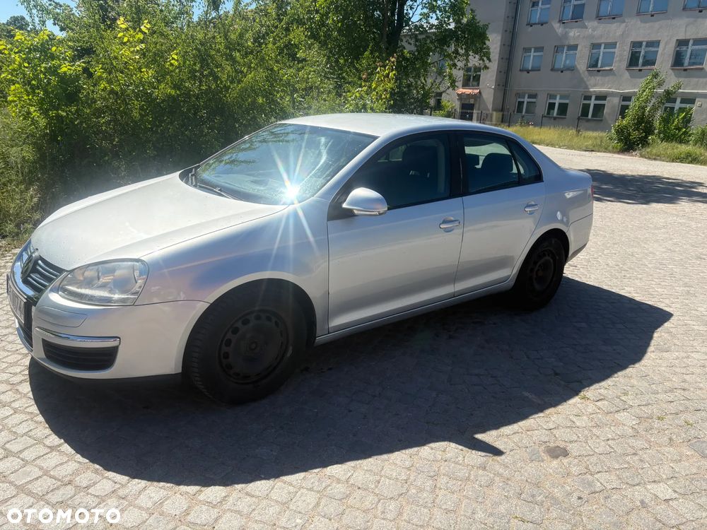 Volkswagen Jetta 1.6 Comfortline - 3