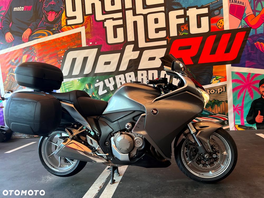 Honda VFR - 10