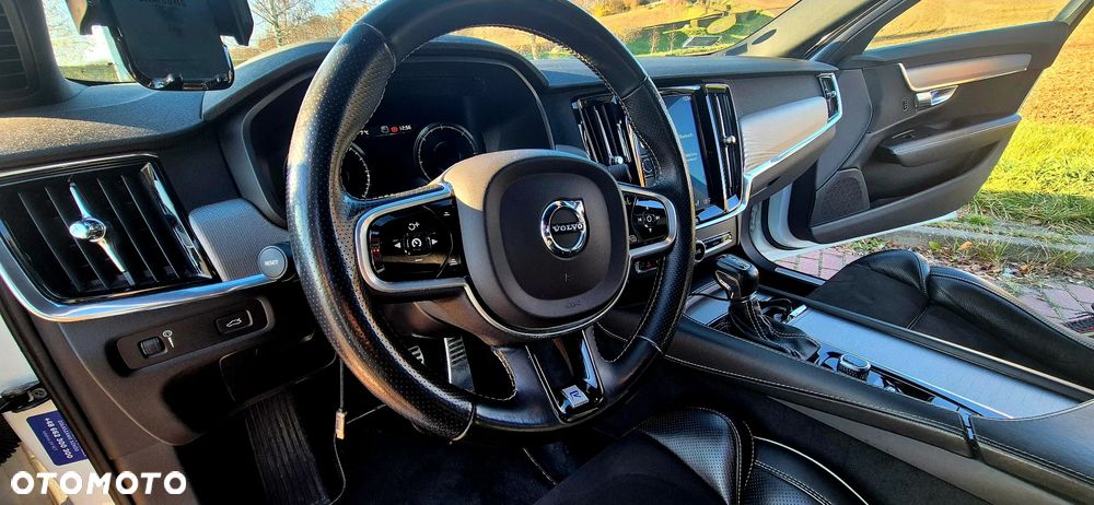 Volvo V90 D4 R-Design - 4