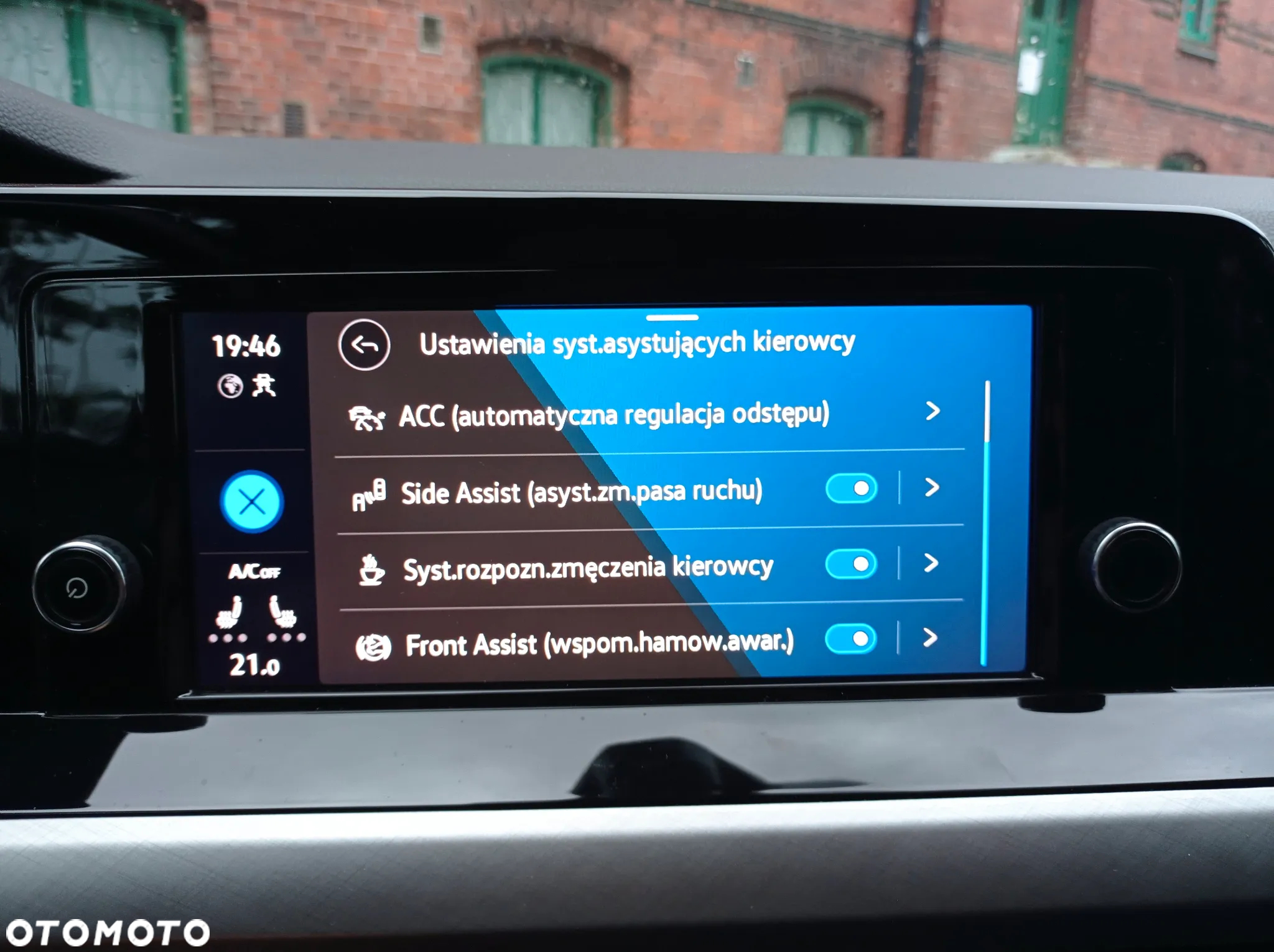 Volkswagen Golf - 24