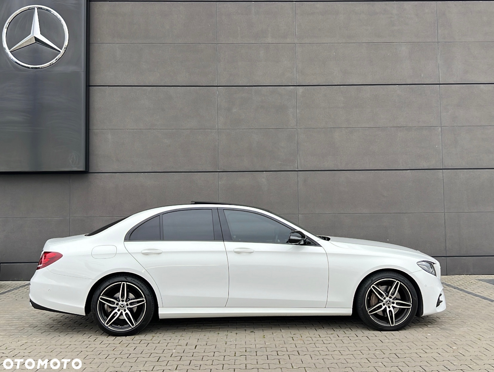 Mercedes-Benz Klasa E 220 d 4-Matic 9G-TRONIC - 3