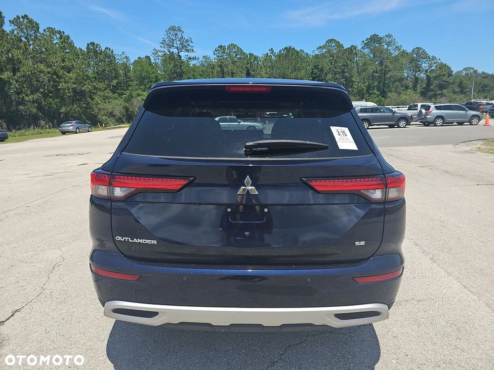 Mitsubishi Outlander - 3