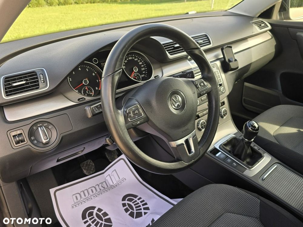 Volkswagen Passat - 15
