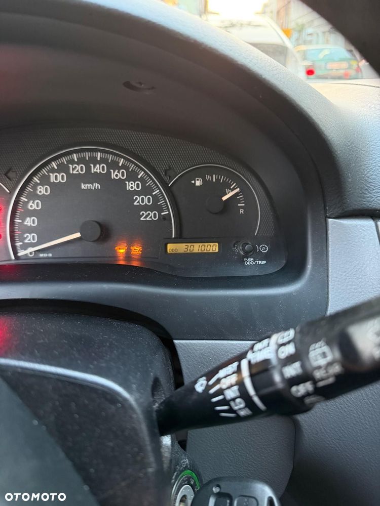 Toyota Avensis Verso D-4D - 9