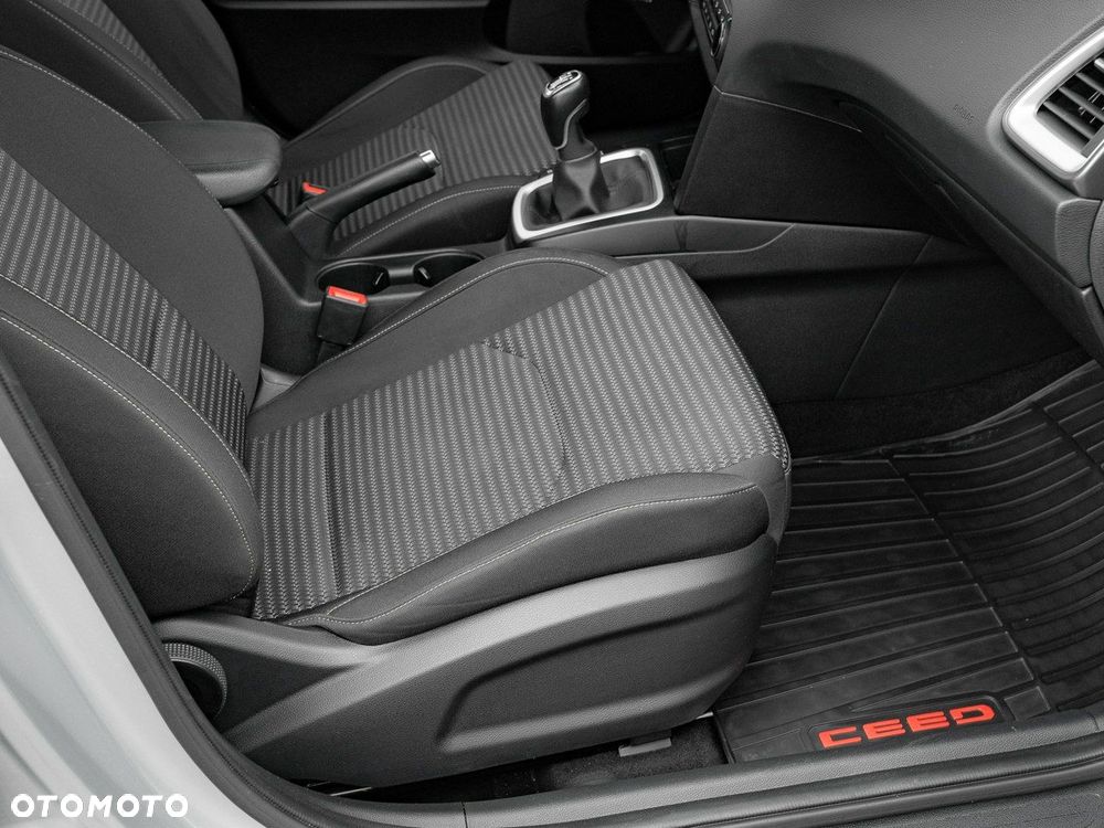 Kia Ceed 1.5 T-GDI M - 32