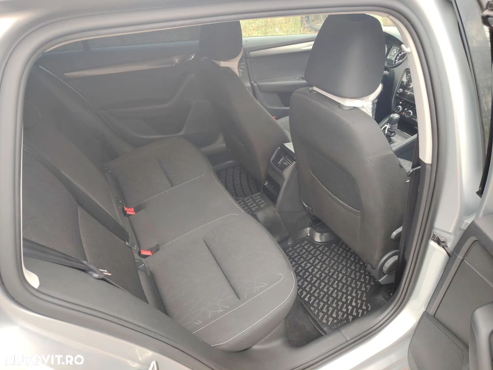 Skoda Octavia 1.6 TDI DSG Clever - 8