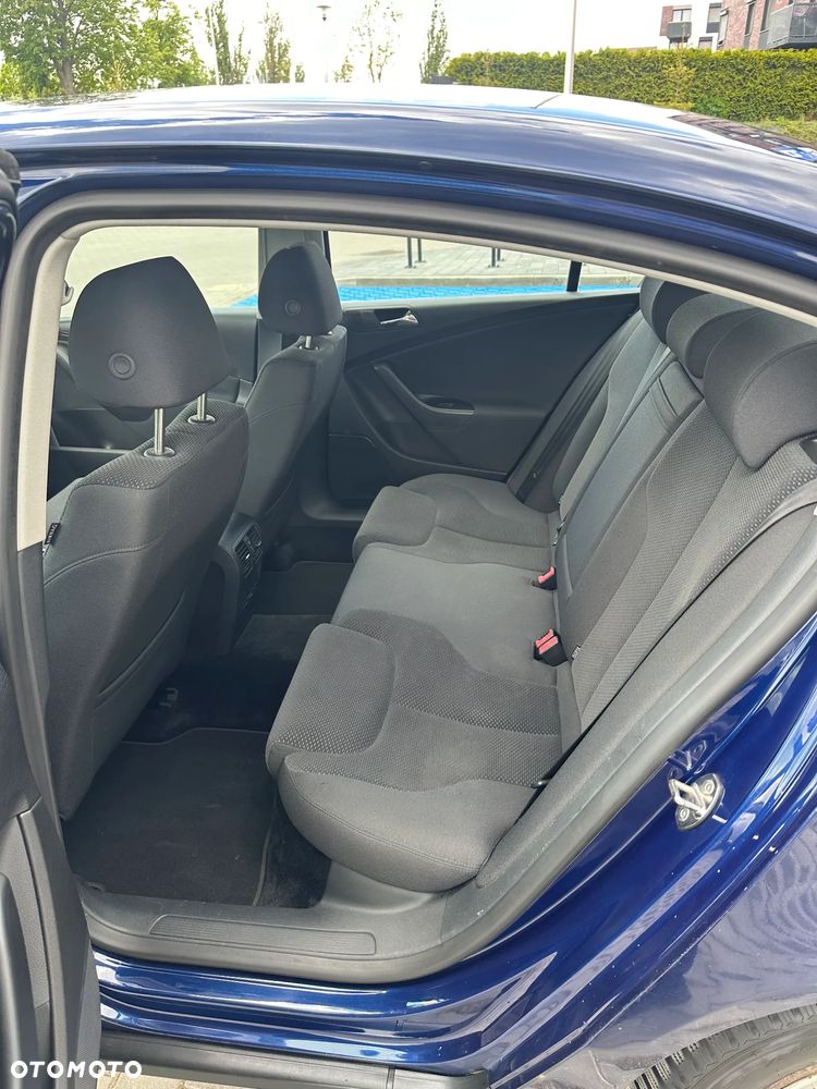 Volkswagen Passat 2.0 FSI Comfortline - 18