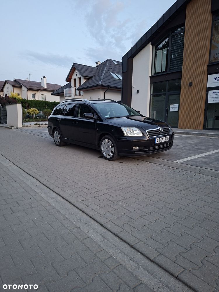 Toyota Avensis - 1