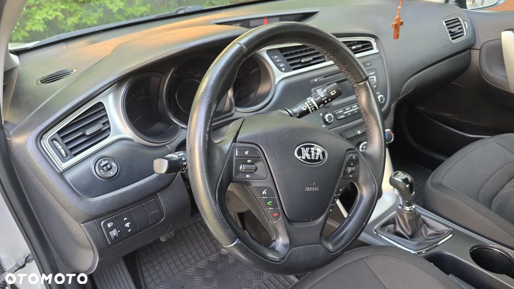 Kia Ceed 1.4 L - 10
