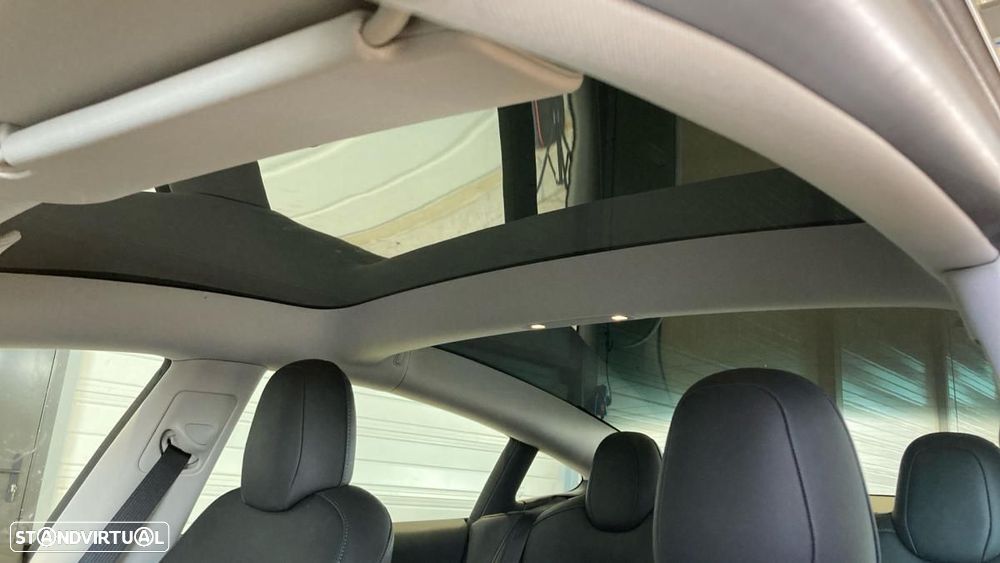 Tesla Model 3 Standard RWD — fotografia 4