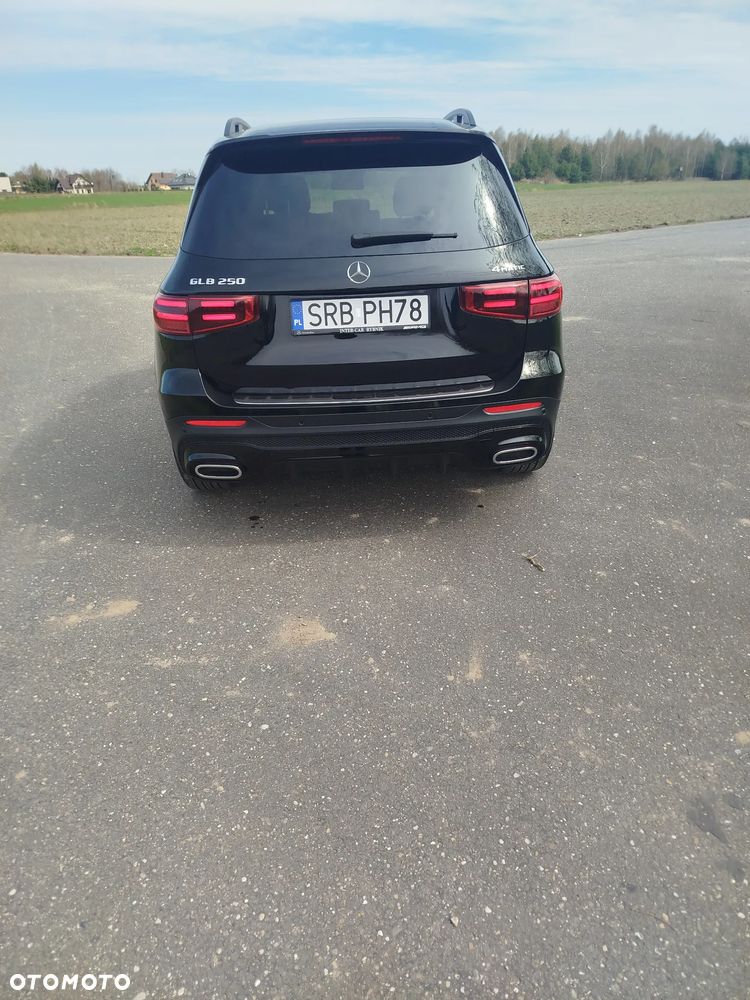 Mercedes-Benz GLB - 4