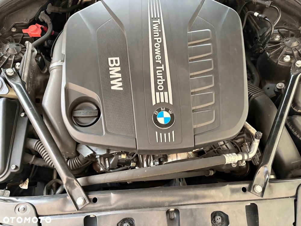 BMW Seria 5 530d xDrive Sport-Aut - 34