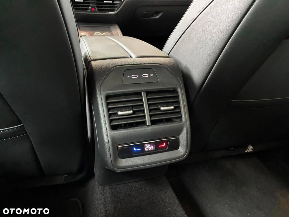 Volkswagen Passat Variant 2.0 TDI SCR Business DSG - 26