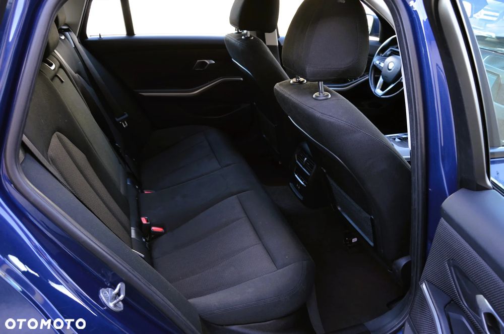 BMW Seria 3 316d mHEV - 21