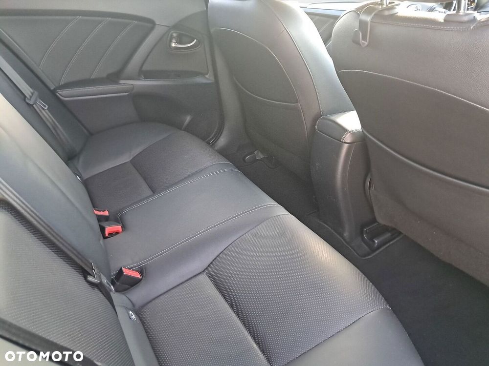Toyota Avensis - 32