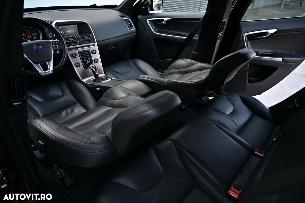 Volvo XC 60 D5 AWD Geartronic Summum - 11