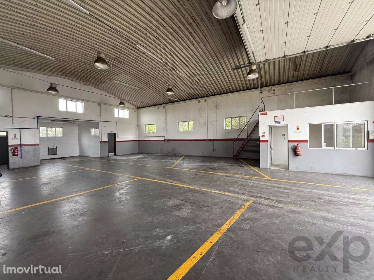 Armazém Industrial em Excelente Estado – Atouguia da Baleia - Grande imagem: 5/16
