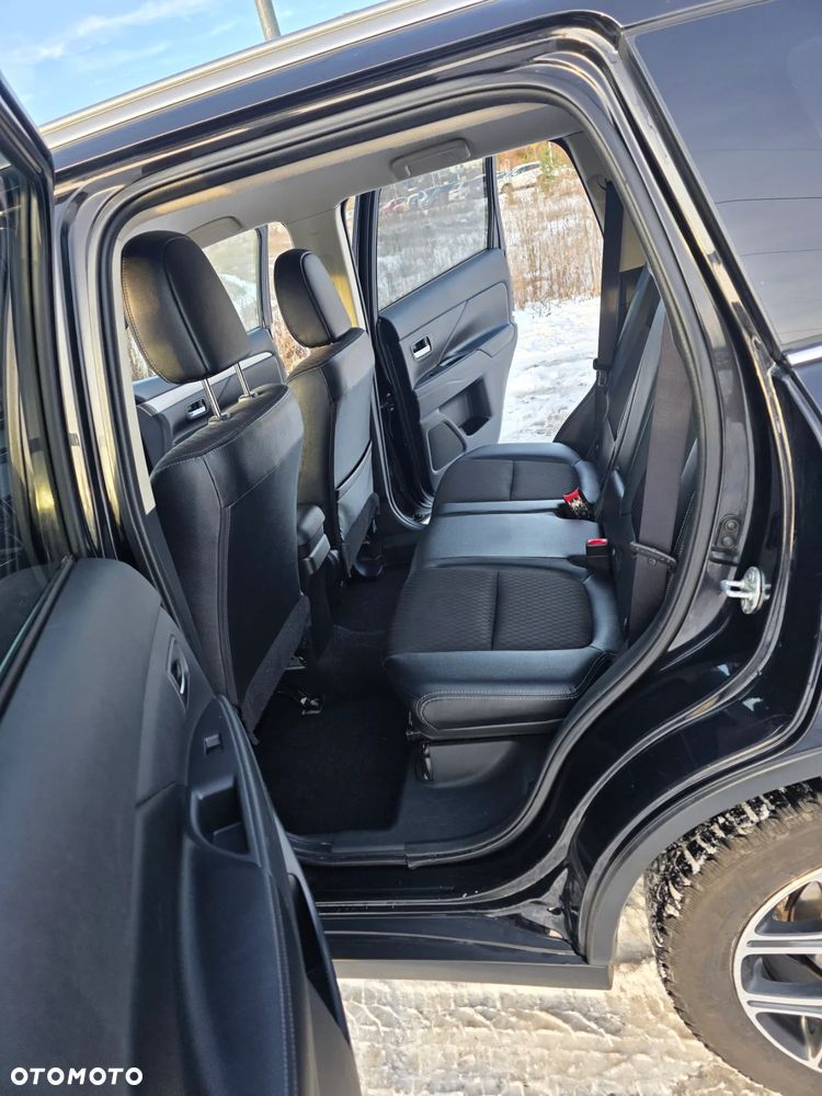 Mitsubishi Outlander 2.2 DID Instyle Navi - 18