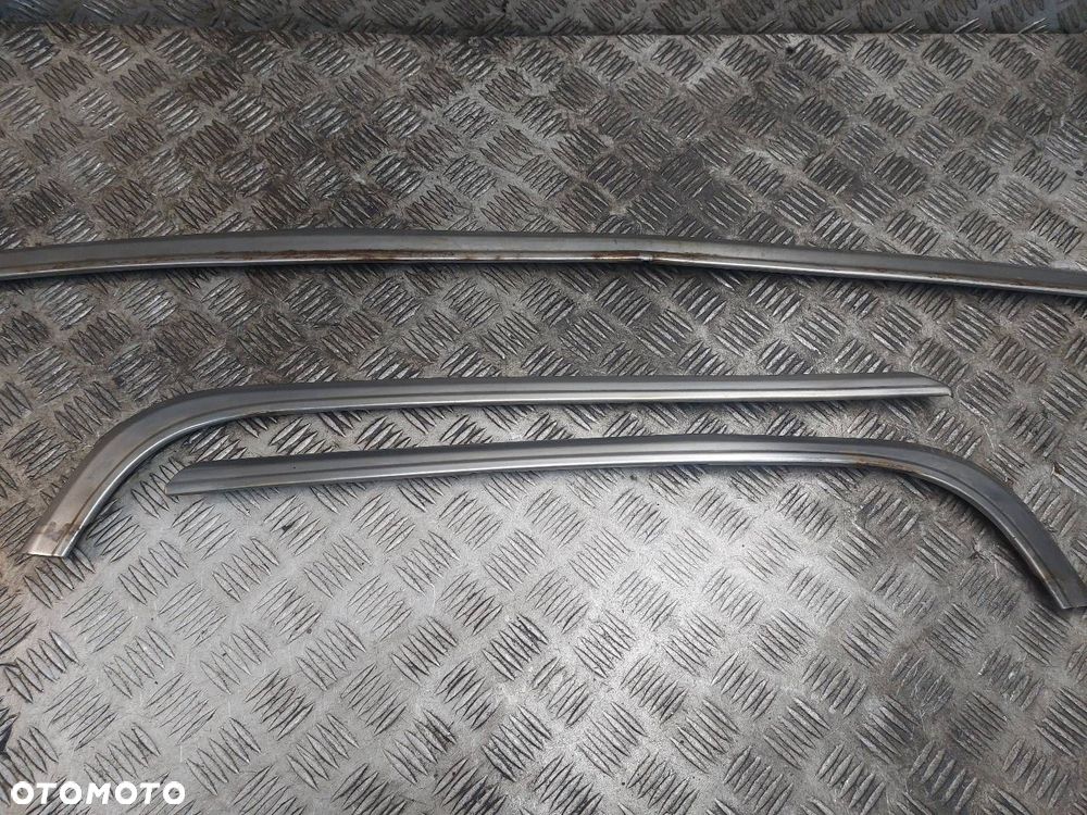 LISTWA OZDOBNA ZDERZAKA TYŁ AUDI 80 B3 SEDAN - 2