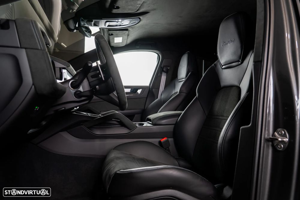 Porsche Cayenne Coupé Turbo E-Hybrid Pacote GT - 34