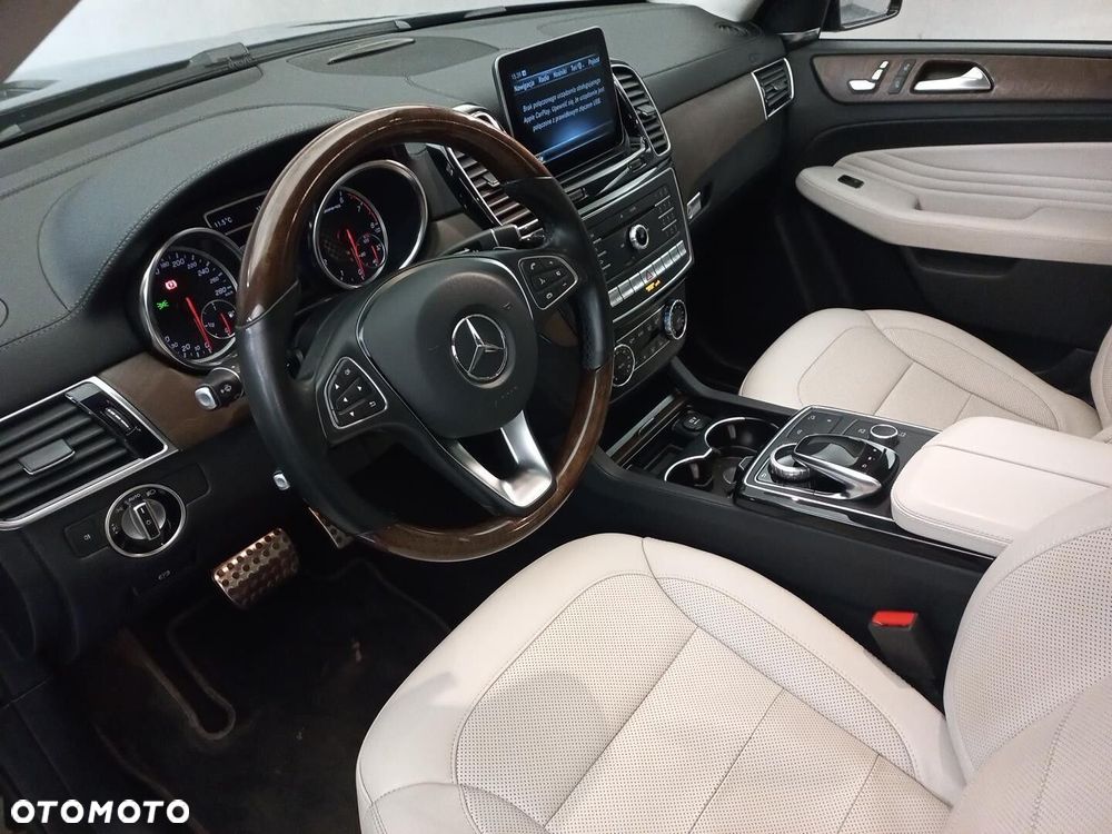 Mercedes-Benz GLE - 11