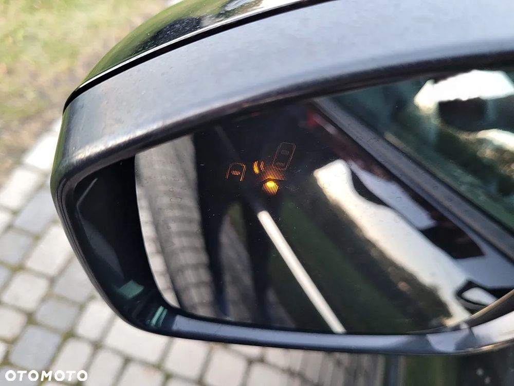 Land Rover Discovery Sport D150 HSE - 32