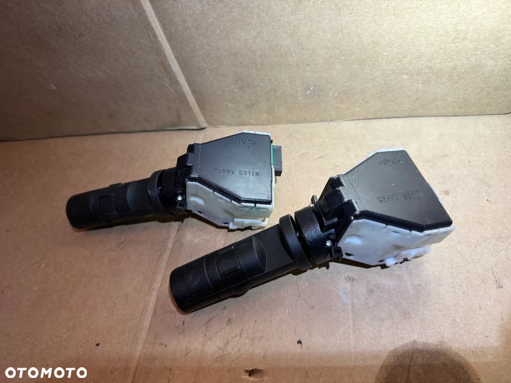 Przełącznik świateł manetka Nissan Qashqai J10 1818SD 1122SN - 2