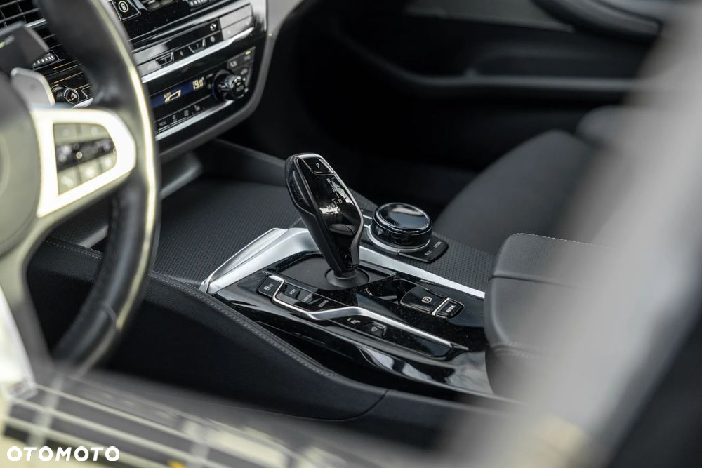 BMW Seria 5 520d xDrive M Sport sport - 13