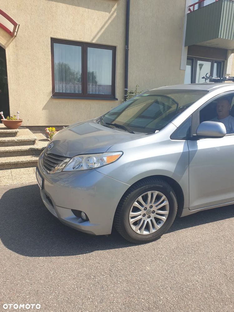 Toyota Sienna 3.5 V6 - 4