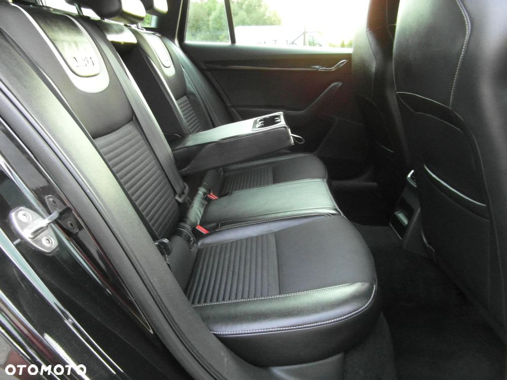 Skoda Octavia 2.0 TDI DSG RS - 34