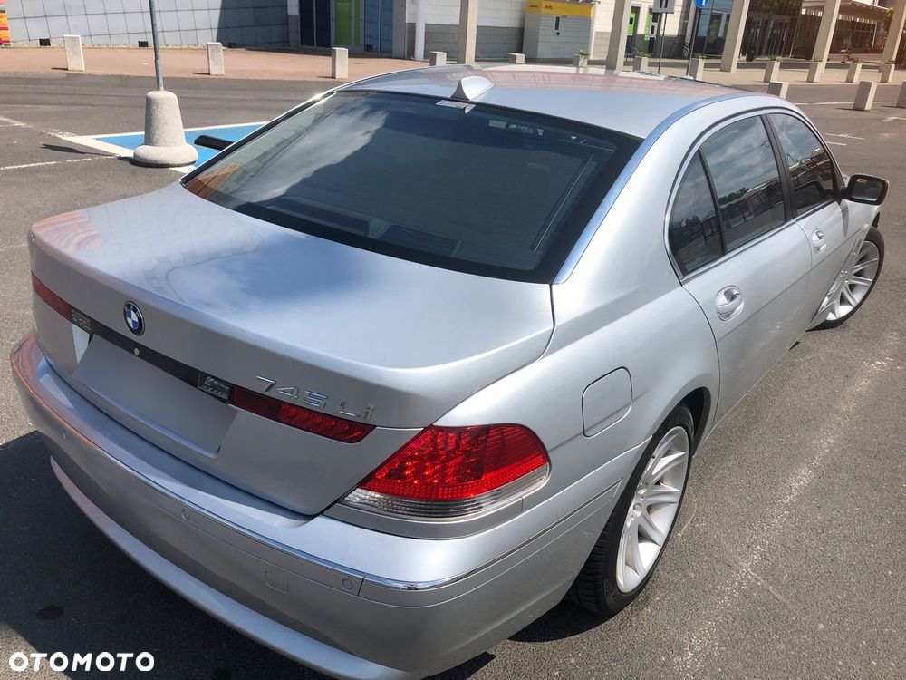 BMW Seria 7 745i L - 8