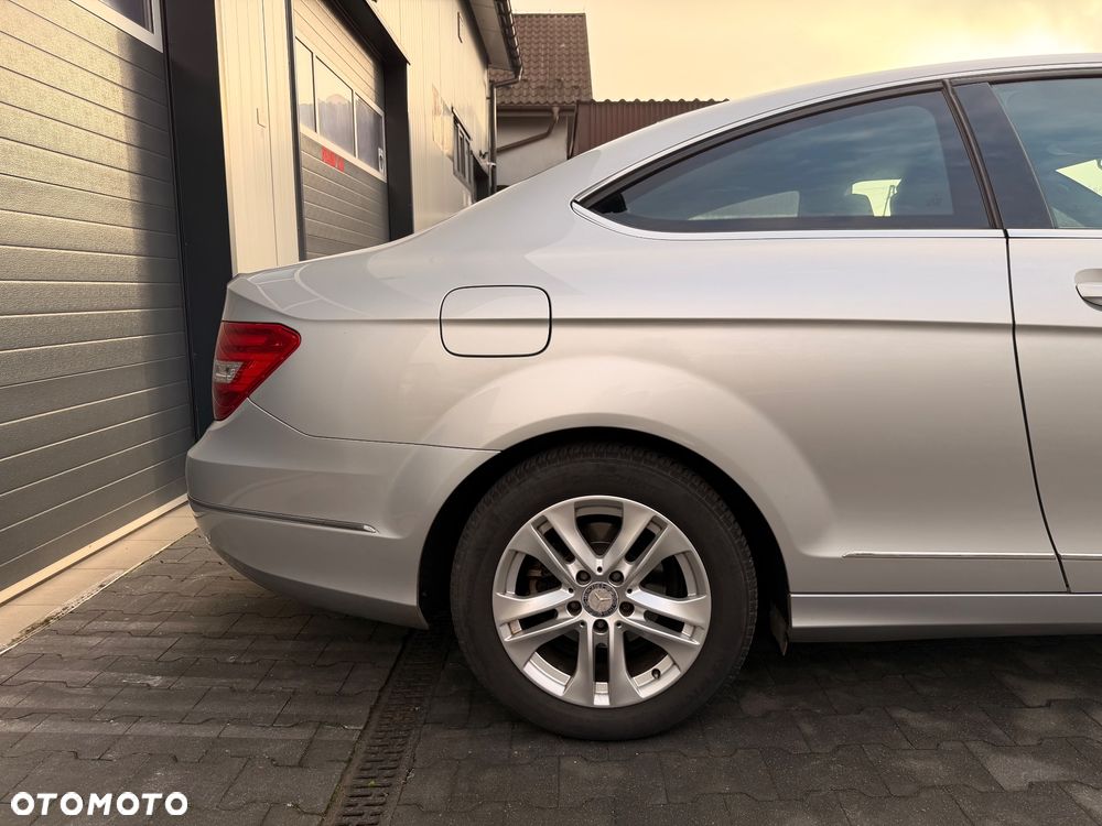 Mercedes-Benz Klasa C 180 BlueEFFICIENCY - 32