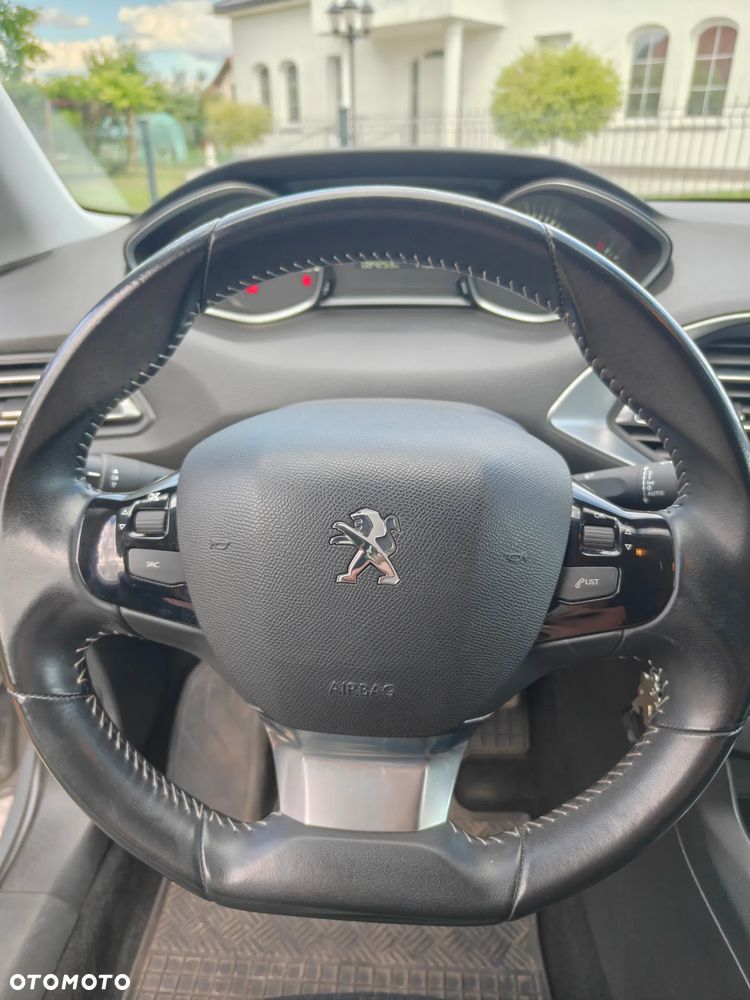 Peugeot 308 1.2 PureTech GPF Allure S&S - 10