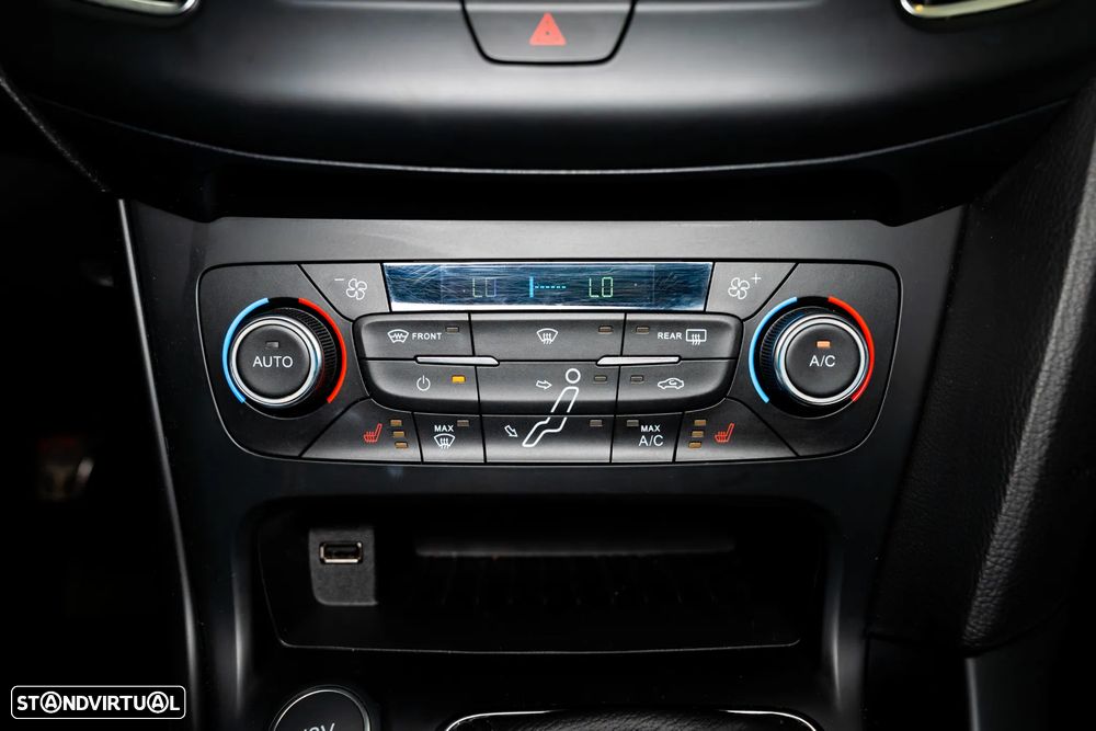 Ford Focus 2.0 EcoBoost ST c/ Pack Pele Desportiva - 38
