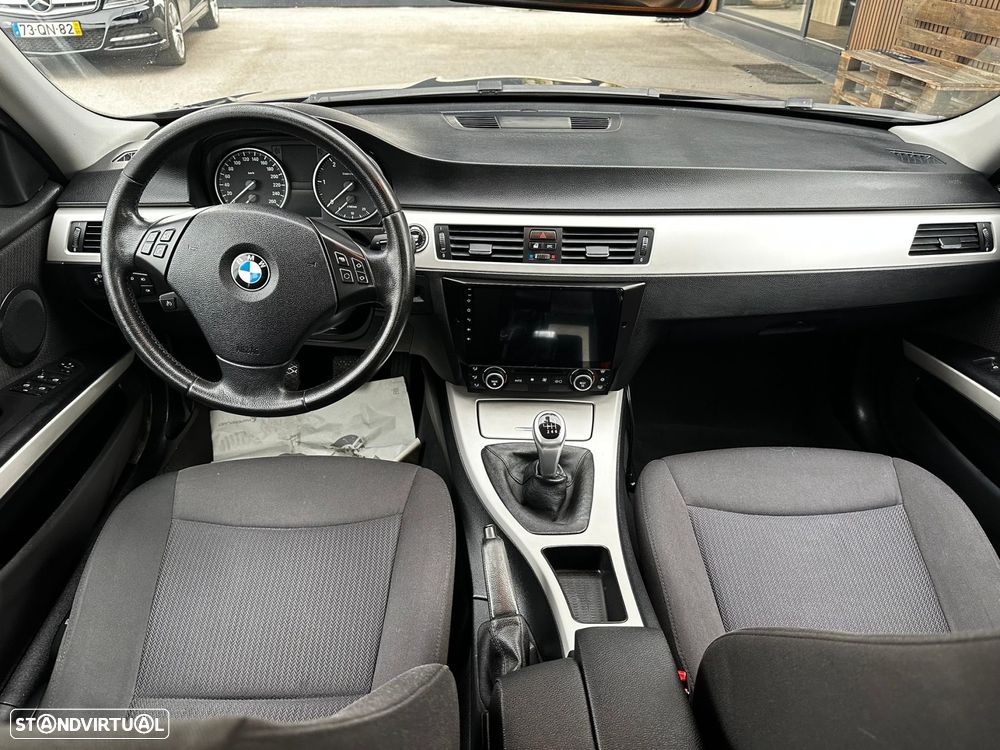 BMW 318 d Dynamic - 3