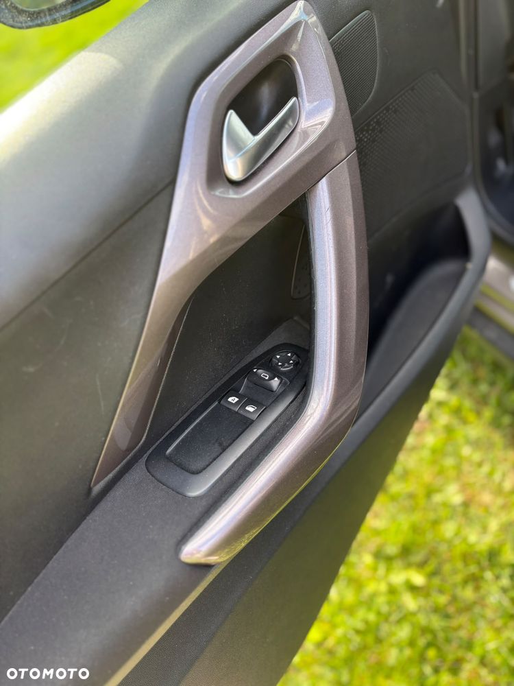Peugeot 2008 - 12