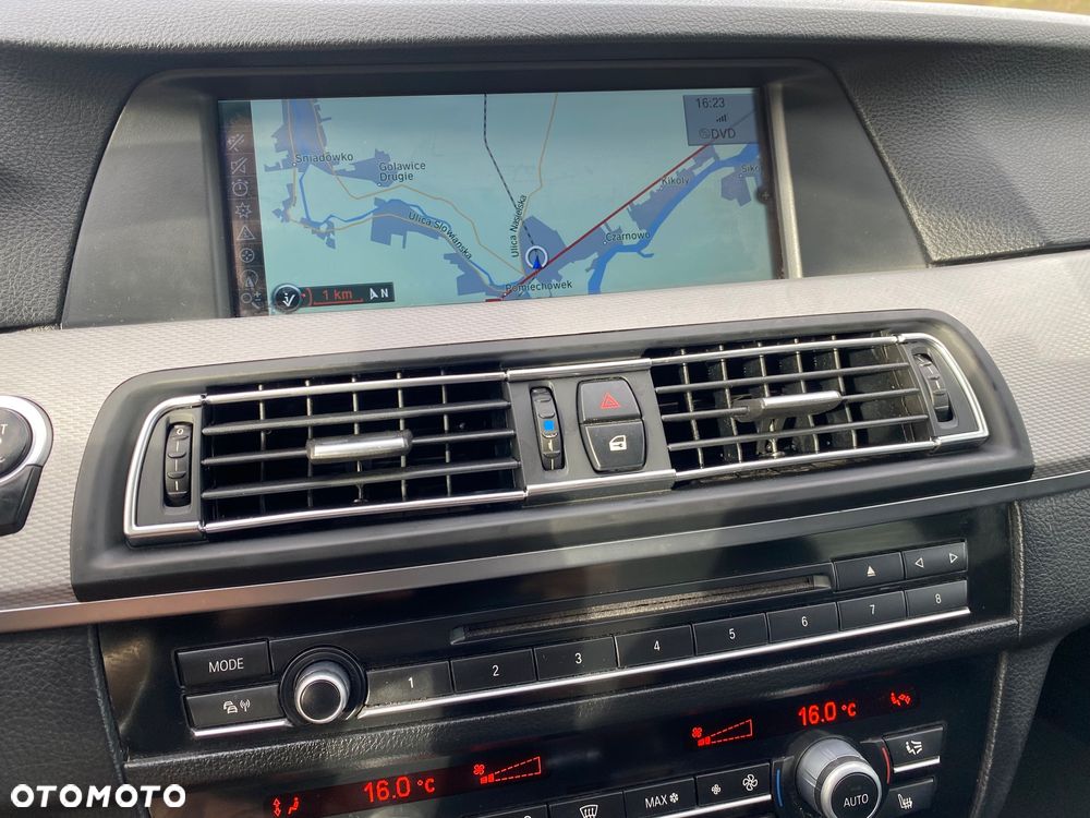 BMW Seria 5 525d xDrive - 24
