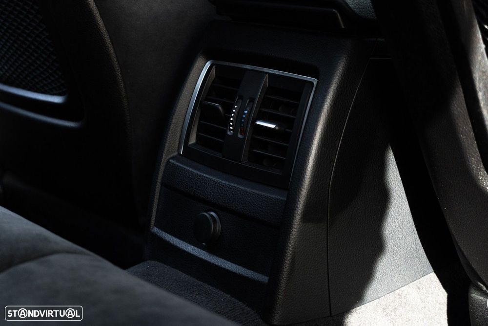 BMW 330 e iPerformance Pack M - 43