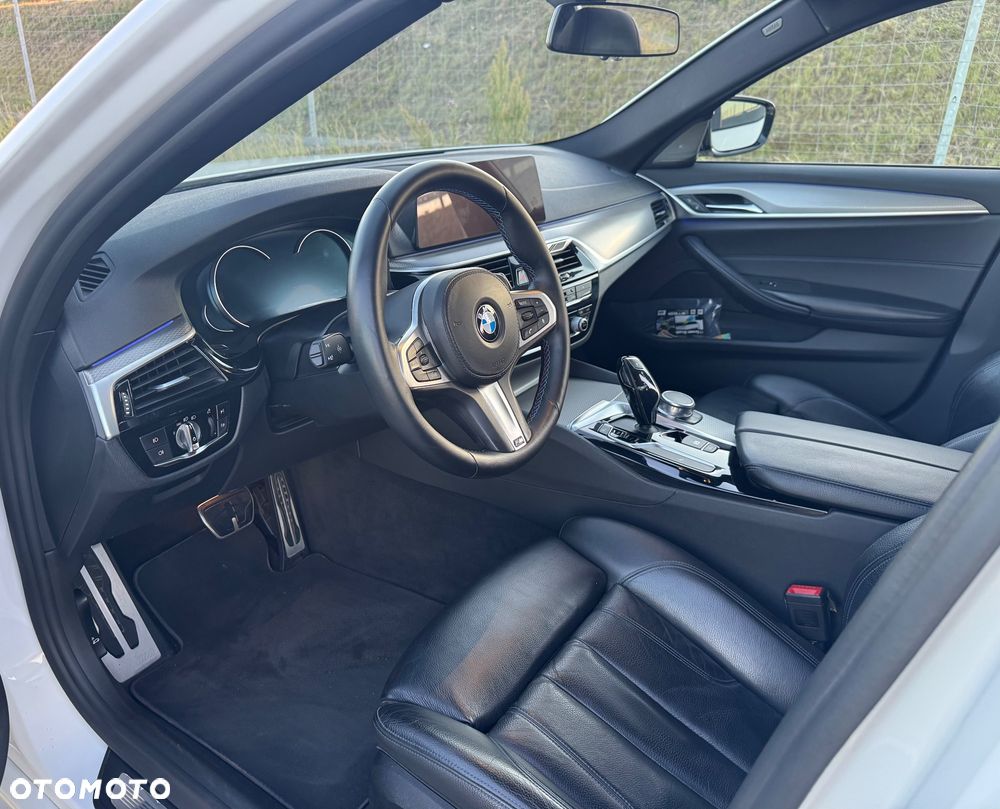 BMW Seria 5 520d M Sport - 14