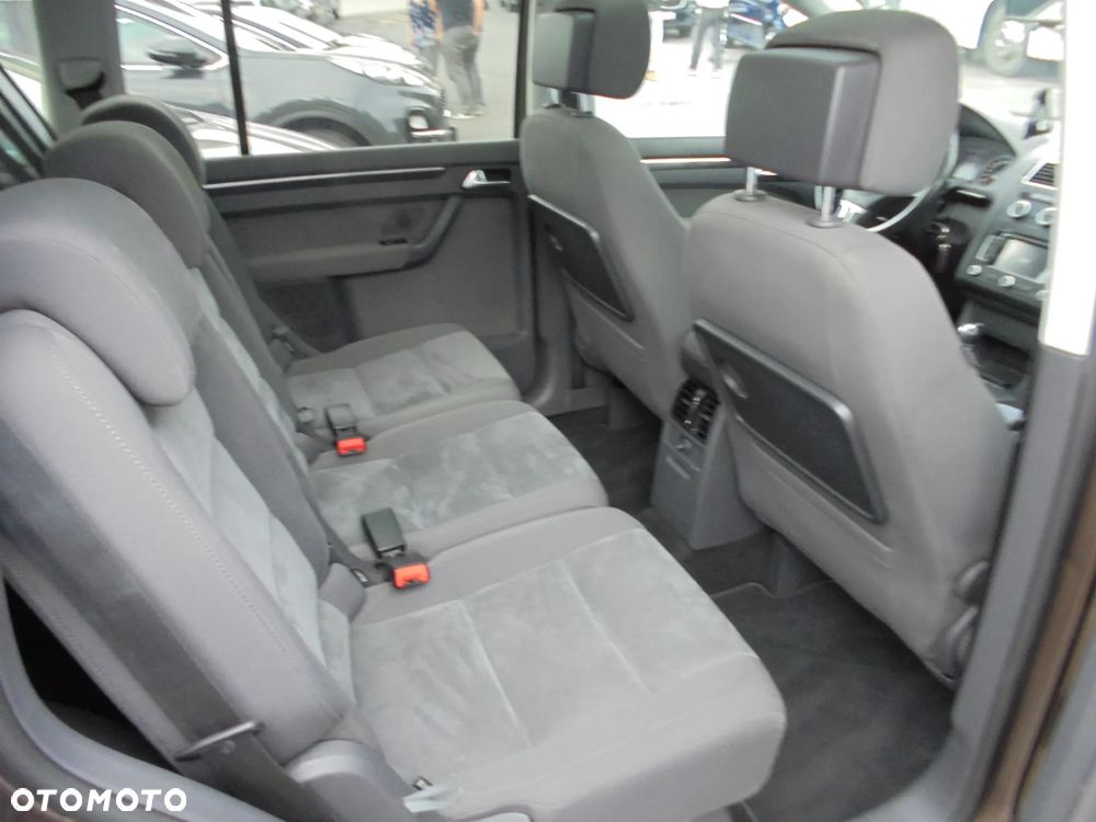 Volkswagen Touran 2.0 TDI DPF BlueMotion Technology DSG Highline - 15