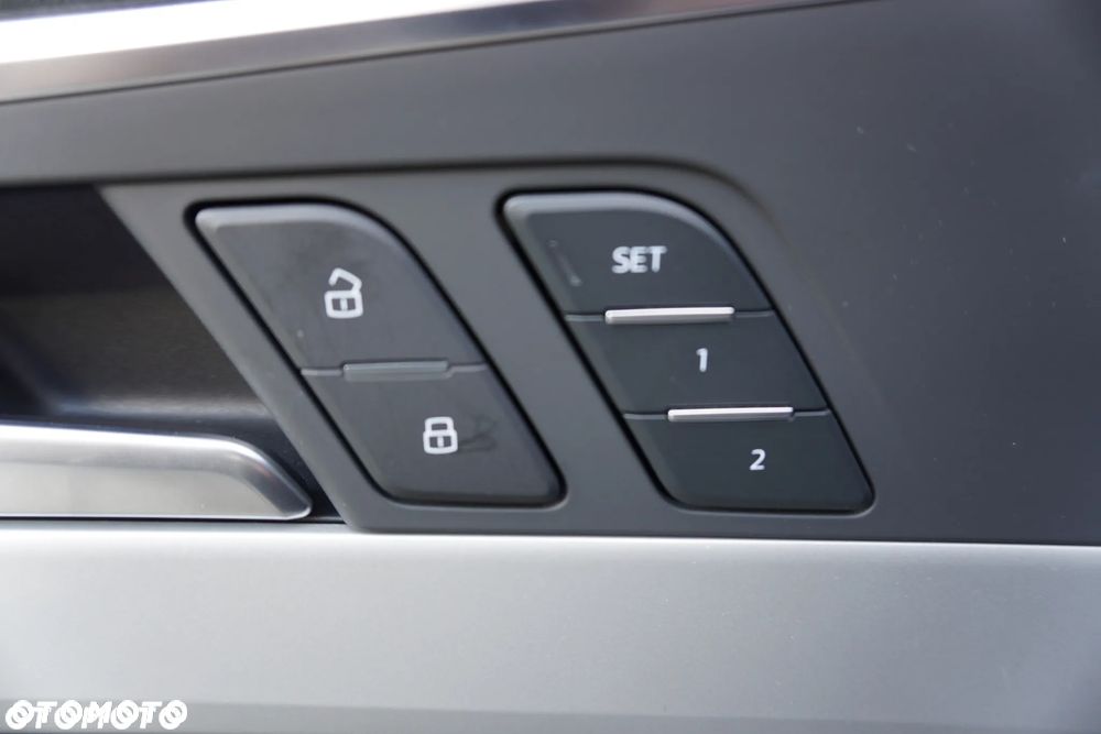 Audi A4 Avant 40 TDI quattro S tronic S line - 35