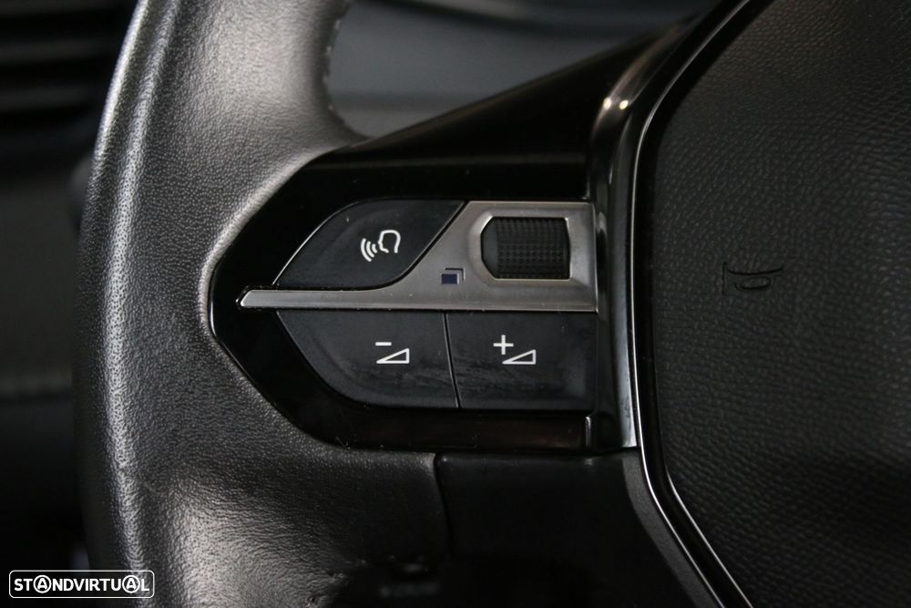 Peugeot 2008 1.2 PureTech Allure - 22